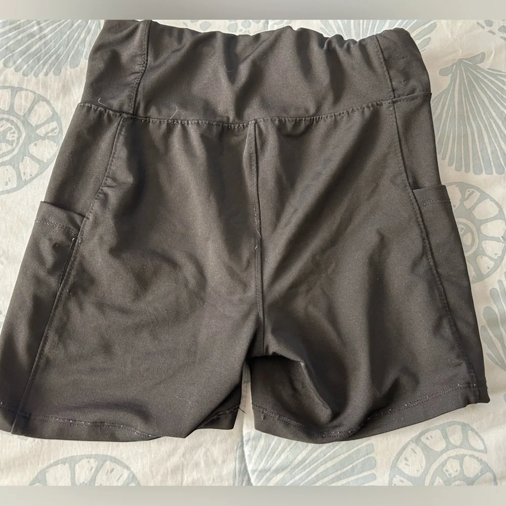 SERIES 8 Kids Shorts, Size Medium